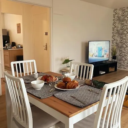 Port De Plaisance Et Min - Lumineux